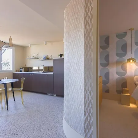 Apartmán Le Rocher Avec Terrasse Et Vue Mer, Pres Du Centre-ville *