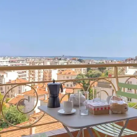 Le Rocher Avec Terrasse Et Vue Mer, Pres Du Centre-ville Apartmán *